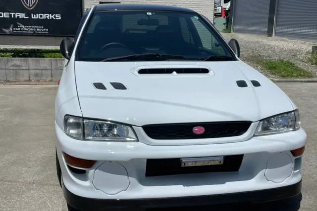 純白の初代1999年式スバルインプレッサ親水性ガラスコーティング施工例/山梨県甲府市O様