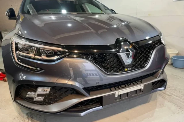 RenaultメガーヌR.S.TROPHYのガラスコーティングとPPF施工例/神奈川県伊勢原市S様