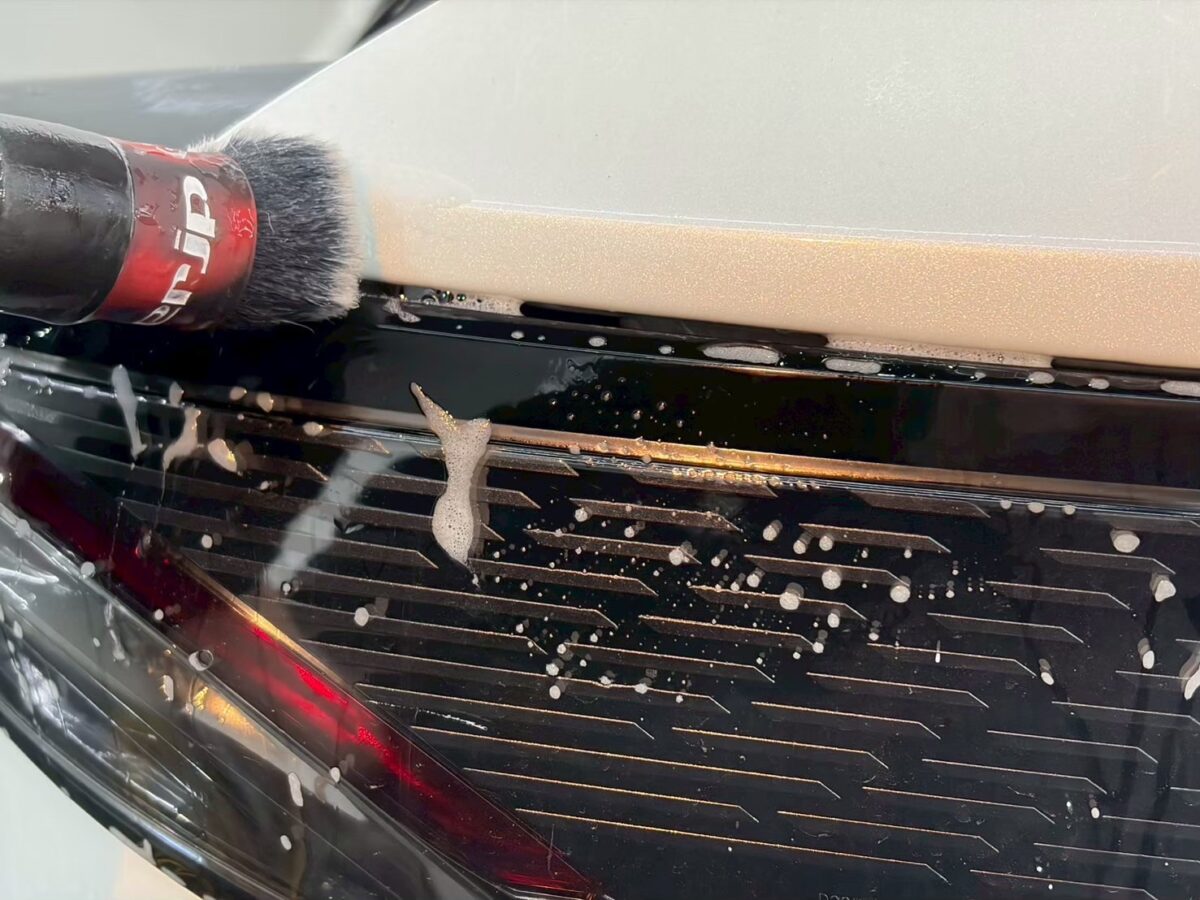 日産アリア 細部クリーニング