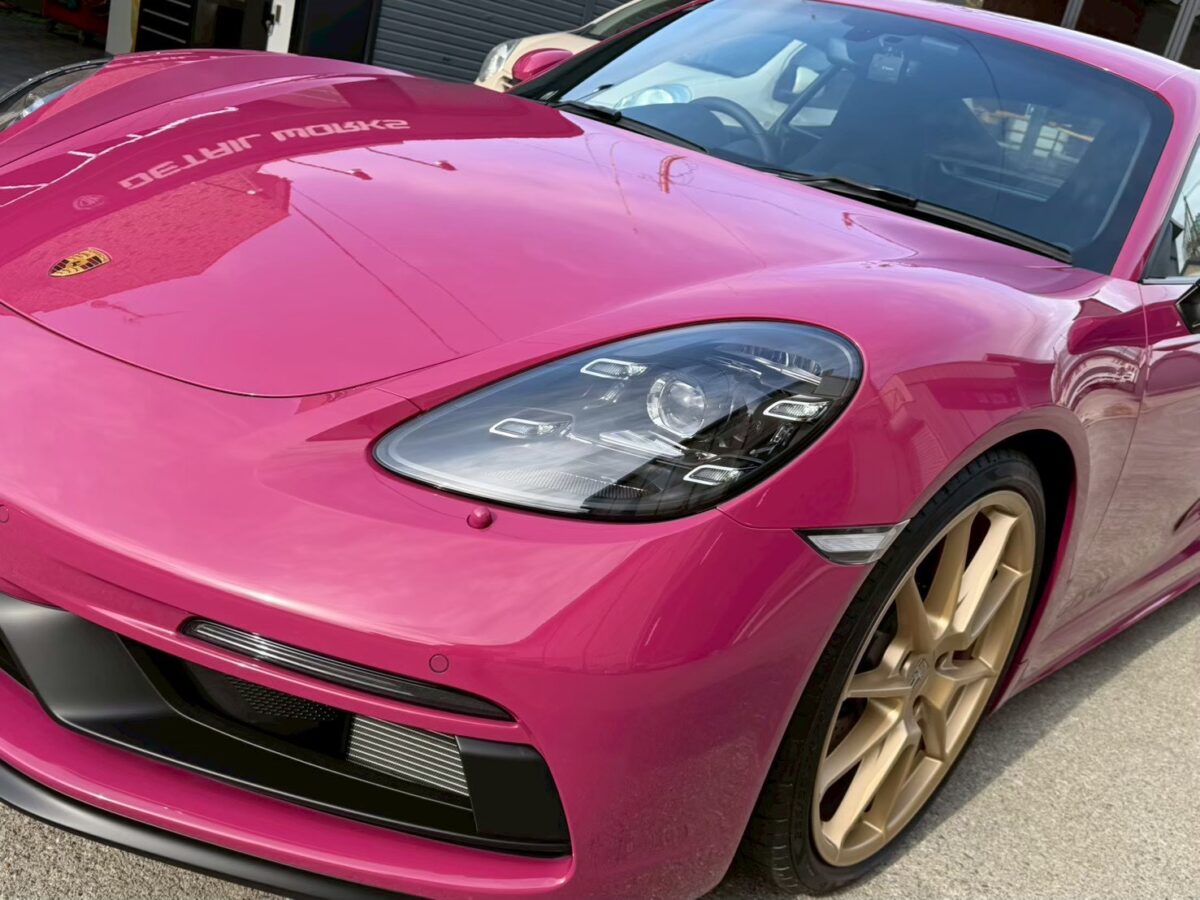 718ケイマン　ルビースターネオ　フロント周り　色味　屋外